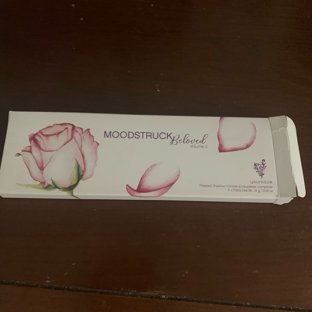 Brand new younique eye shadow palette. Never been used